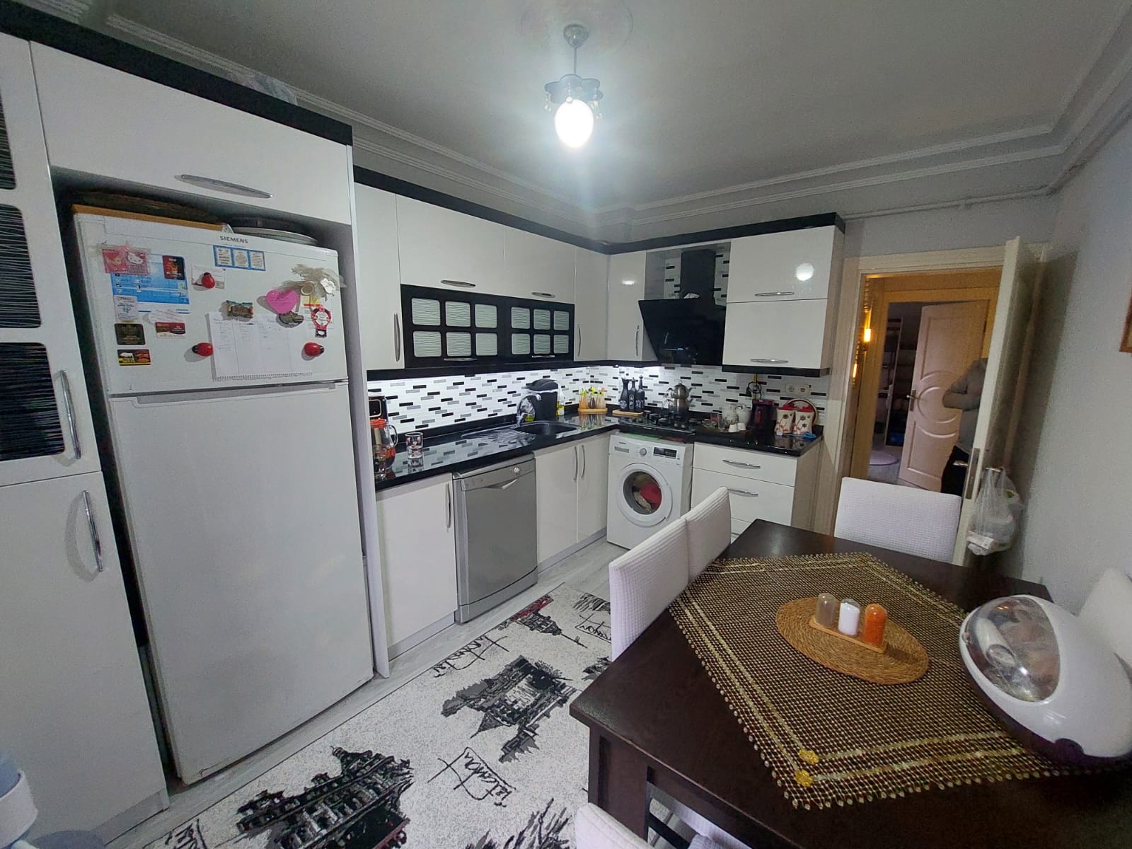 CUMHURİYET MAH. YATIRIMLIK SÜPER KONUMDA SATILIK BİNA